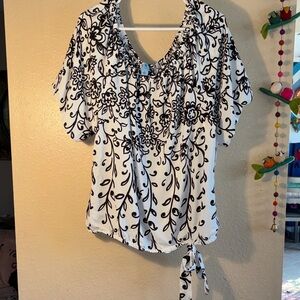 NWT CECE black and white floral can be off the shoulder, short sleeve tie accent